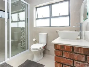 2 Bedroom Cottage/Garden Flat to Rent in Alexandra Park