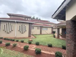8 Bedroom House to Rent in Borrowdale