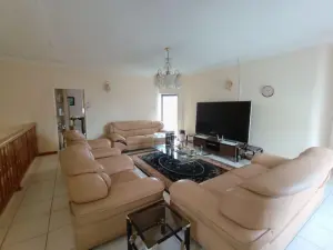 8 Bedroom House to Rent in Borrowdale