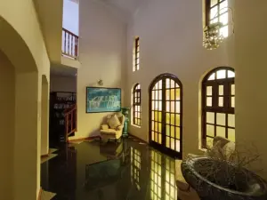 8 Bedroom House to Rent in Borrowdale