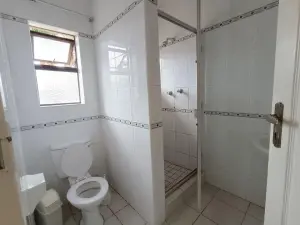 8 Bedroom House to Rent in Borrowdale