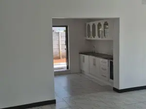 3 Bedroom Cottage/Garden Flat to Rent in Helensvale