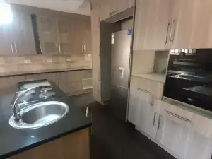 5 Bedroom House to Rent in Sunway City