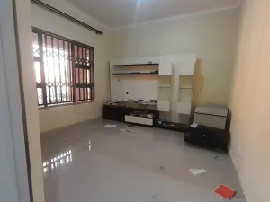 5 Bedroom House to Rent in Sunway City
