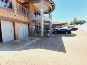 5 Bedroom House to Rent in Sunway City