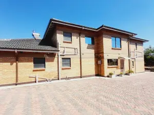 5 Bedroom House to Rent in Sunway City