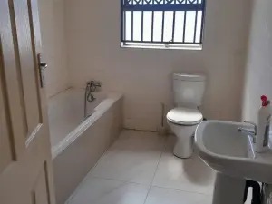 5 Bedroom House to Rent in Sunway City