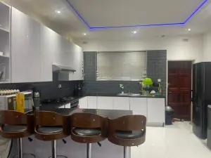 3 Bedroom Cottage/Garden Flat to Rent in Arlington