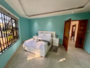4 Bedroom House to Rent in Greendale North