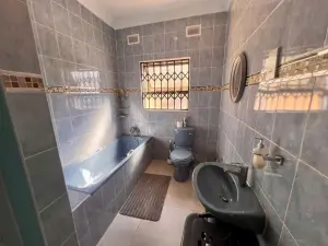 4 Bedroom House to Rent in Greendale North