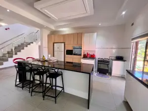 4 Bedroom House to Rent in Greendale North