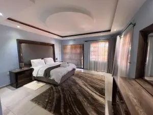 4 Bedroom House to Rent in Greendale North