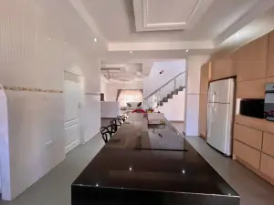 4 Bedroom House to Rent in Greendale North