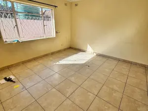 3 Bedroom House to Rent in Mainway Meadows