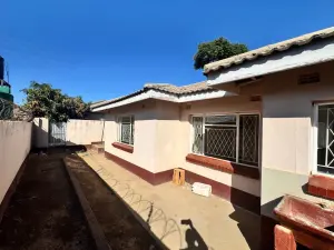 3 Bedroom House to Rent in Mainway Meadows