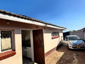 3 Bedroom House to Rent in Mainway Meadows