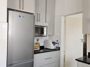 4 Bedroom House to Rent in Alexandra Park
