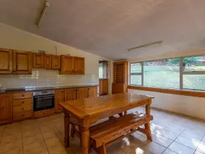 5 Bedroom House to Rent in Greystone Park