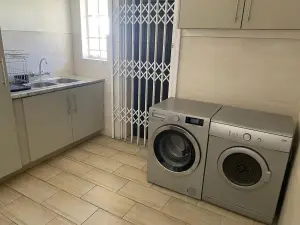 5 Bedroom House to Rent in Gunhill