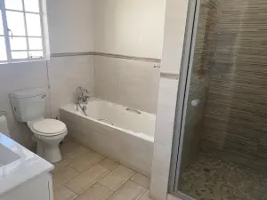 5 Bedroom House to Rent in Gunhill