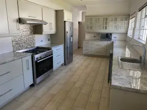 5 Bedroom House to Rent in Gunhill