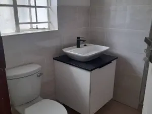 2 Bedroom Cottage/Garden Flat to Rent in Greystone Park