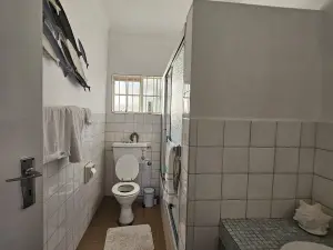 2 Bedroom Cottage/Garden Flat to Rent in Avondale West