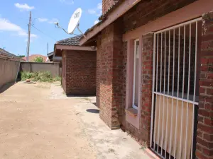3 Bedroom House to Rent in Mainway Meadows