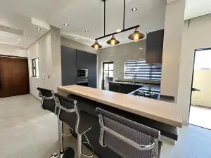 Townhouse/Complex/Cluster to Rent in Pomona
