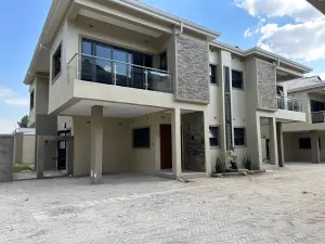 Townhouse/Complex/Cluster to Rent in Pomona