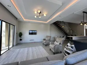 Townhouse/Complex/Cluster to Rent in Pomona