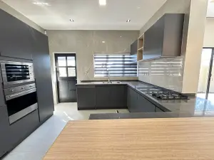 Townhouse/Complex/Cluster to Rent in Pomona