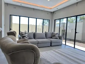 Townhouse/Complex/Cluster to Rent in Pomona