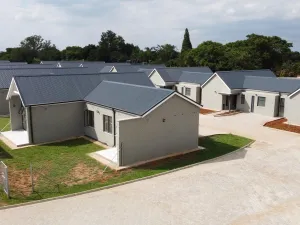 Townhouse/Complex/Cluster to Rent in Bluff Hill