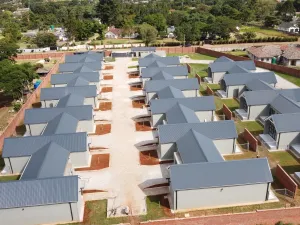 Townhouse/Complex/Cluster to Rent in Bluff Hill