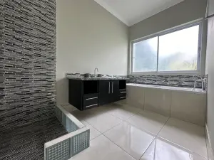 3 Bedroom House to Rent in Arlington