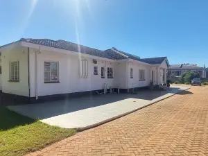 9 Bedroom House to Rent in Greendale