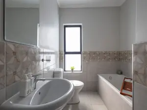 Townhouse/Complex/Cluster to Rent in Meyrick Park