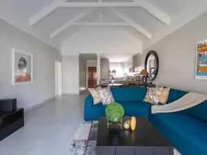 Townhouse/Complex/Cluster to Rent in Meyrick Park