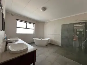 3 Bedroom House to Rent in Greendale North