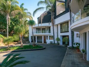 7 Bedroom House to Rent in Borrowdale Brooke