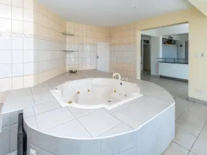 7 Bedroom House to Rent in Borrowdale Brooke