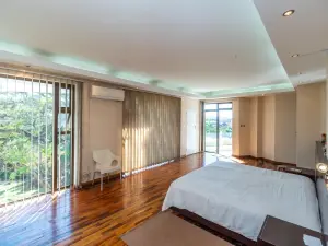 7 Bedroom House to Rent in Borrowdale Brooke