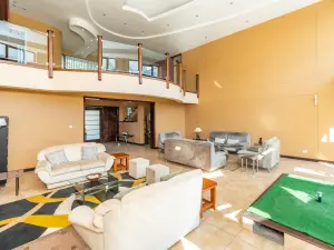 7 Bedroom House to Rent in Borrowdale Brooke