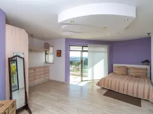 7 Bedroom House to Rent in Borrowdale Brooke