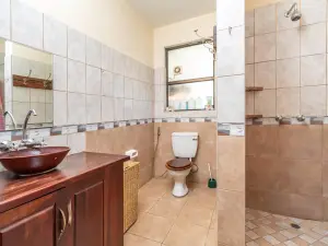 7 Bedroom House to Rent in Borrowdale Brooke