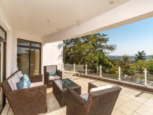 7 Bedroom House to Rent in Borrowdale Brooke