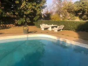 6 Bedroom House to Rent in Marlborough