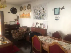 6 Bedroom House to Rent in Marlborough