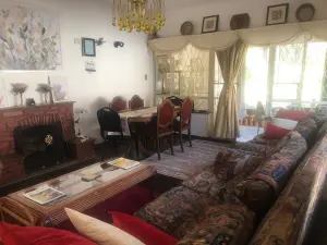 6 Bedroom House to Rent in Marlborough